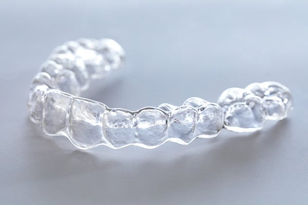 目立たない矯正写真